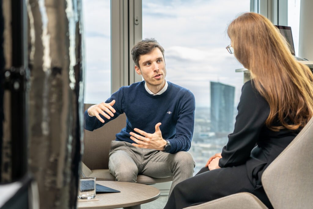 Adrien Feller en entretien avec un client