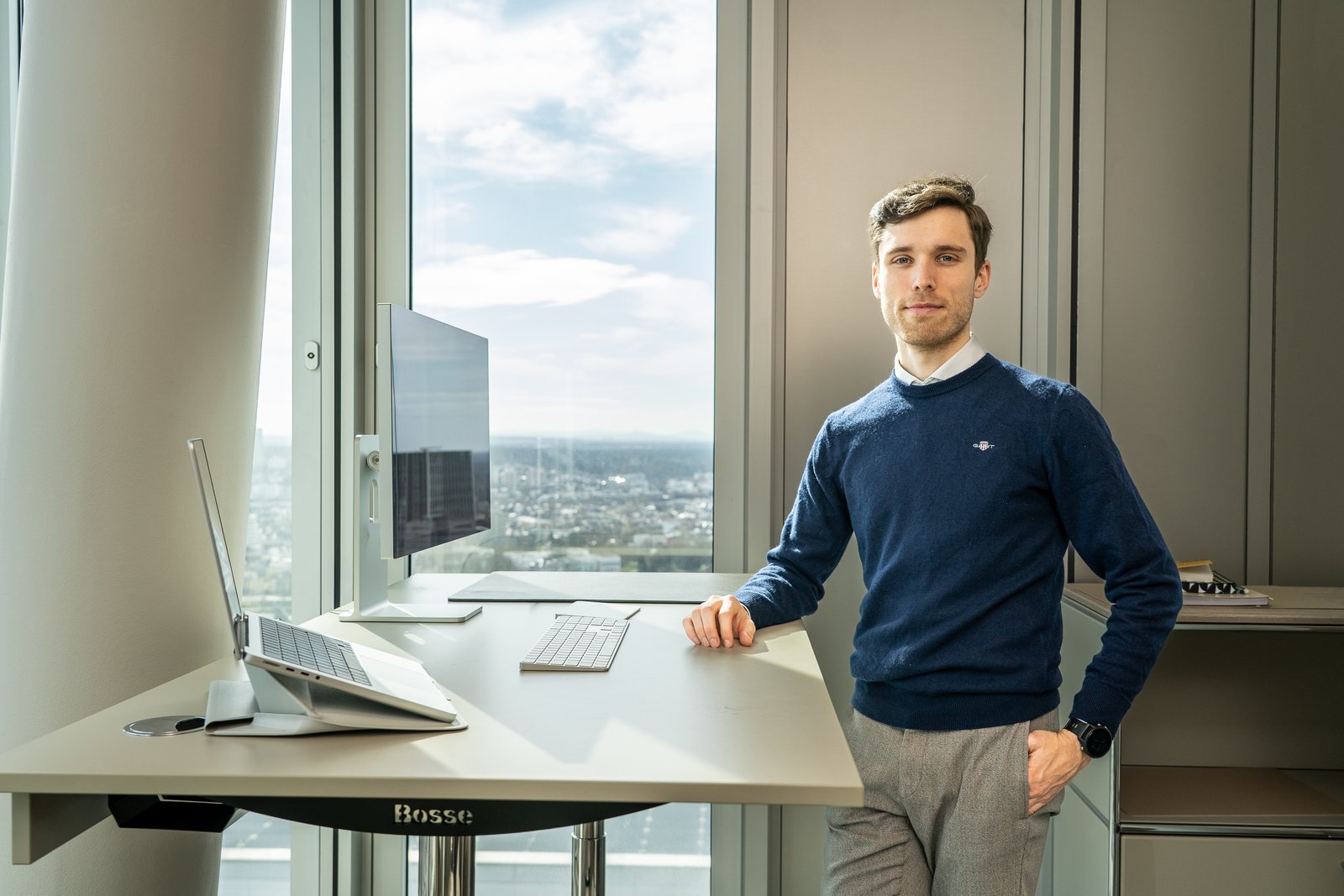 Adrien Feller in seinem Büro in Frankfurt